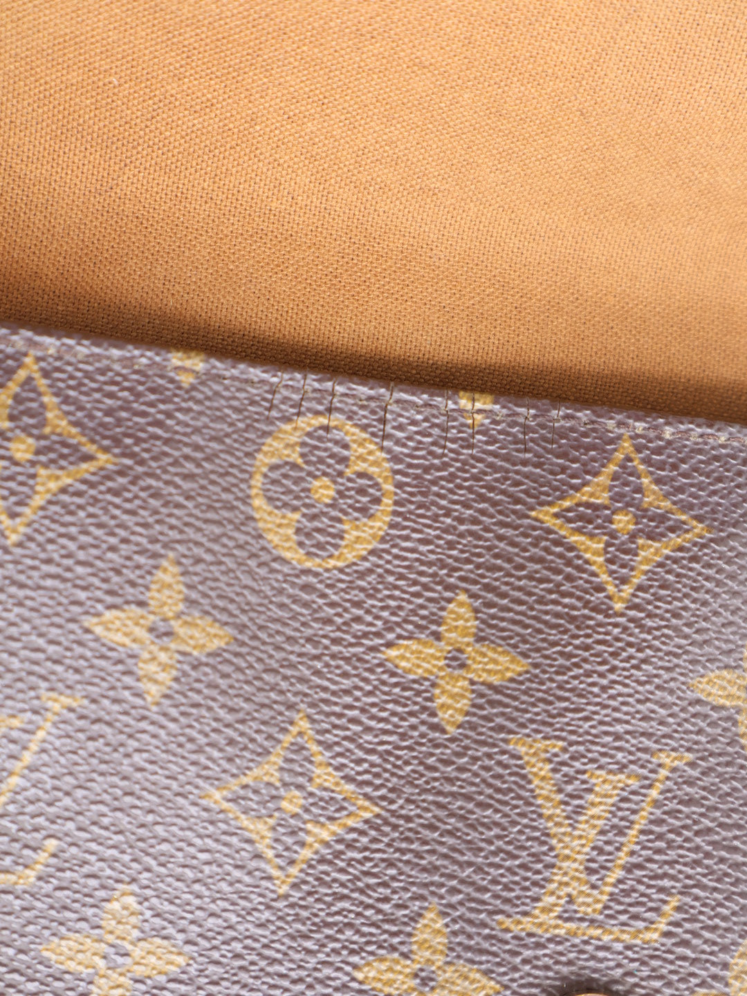 LOUIS VUITTON LOOPING PM