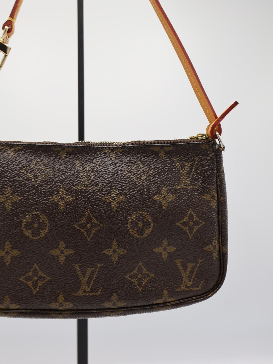 LOUIS VUITTON POCHETTE