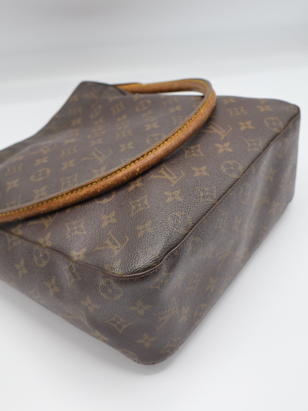 LOUIS VUITTON LOOPING GM