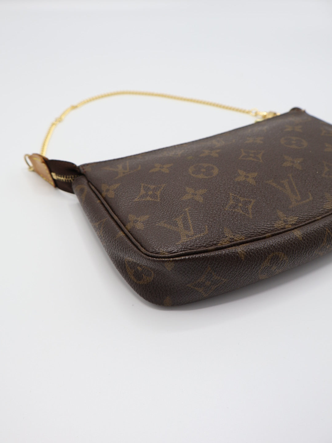 LOUIS VUITTON POCHETTE
