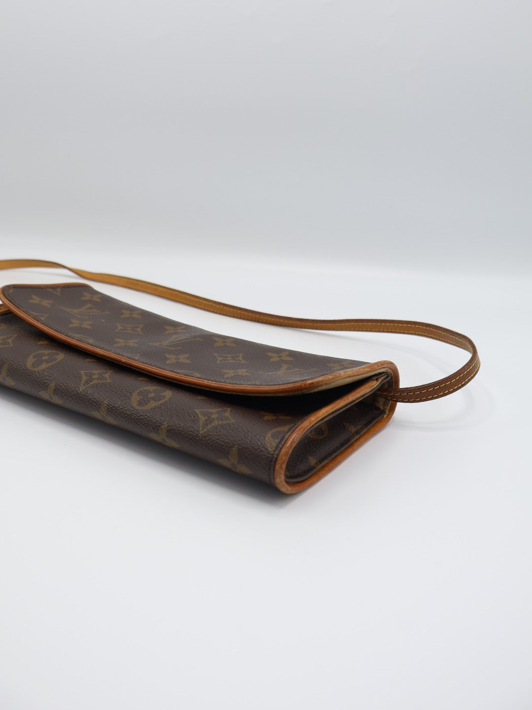 LOUIS VUITTON POCHETTE TWIN