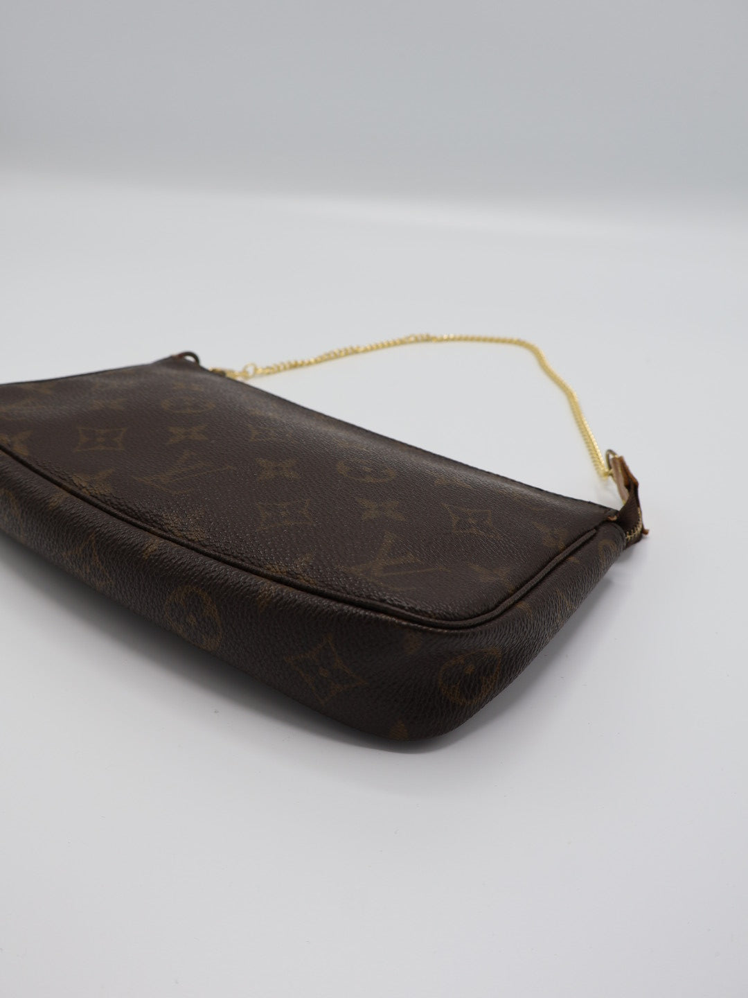 LOUIS VUITTON POCHETTE