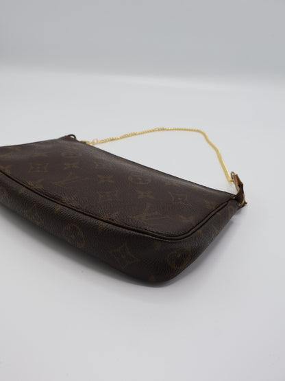 LOUIS VUITTON POCHETTE