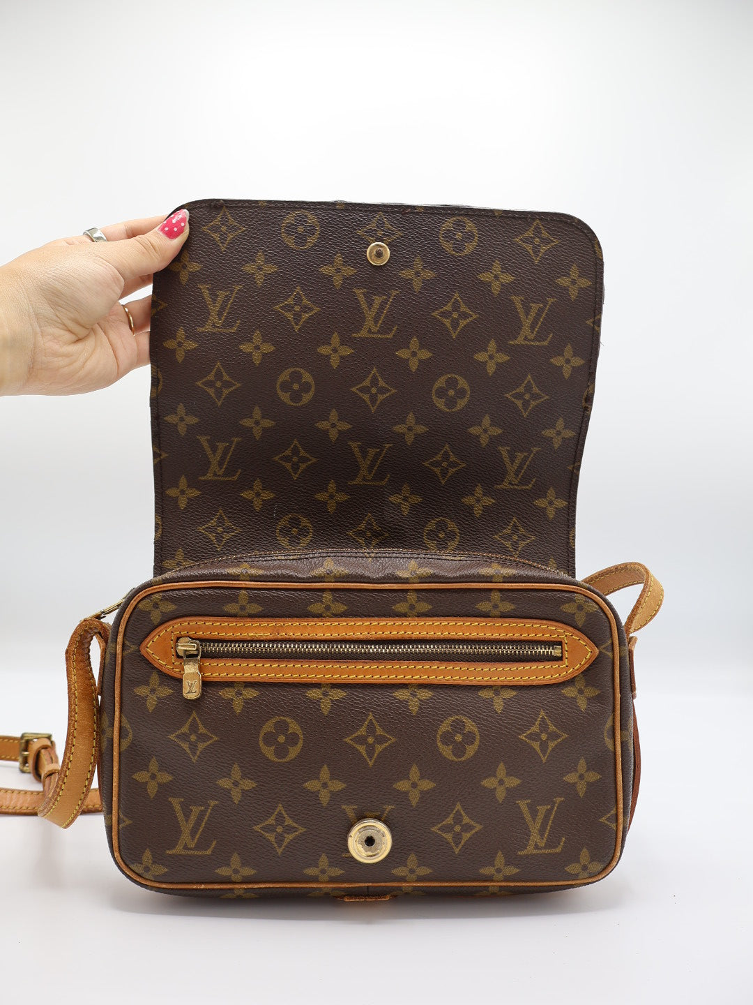 LOUIS VUITTON SAINT GERMAIN 24