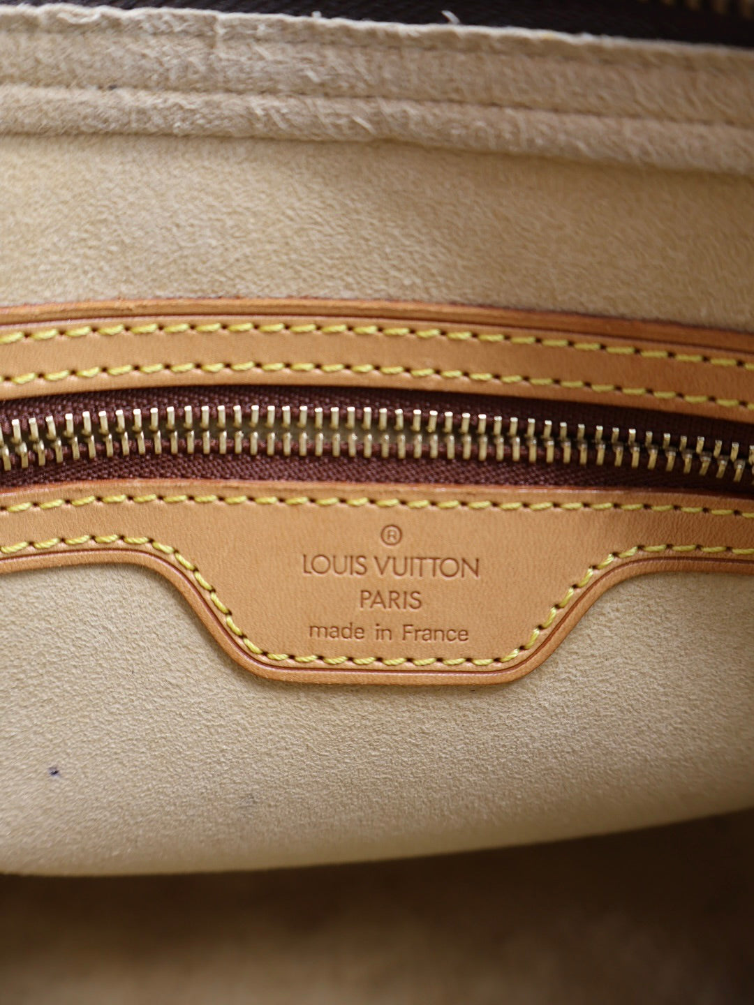 LOUIS VUITTON LOOPING MM