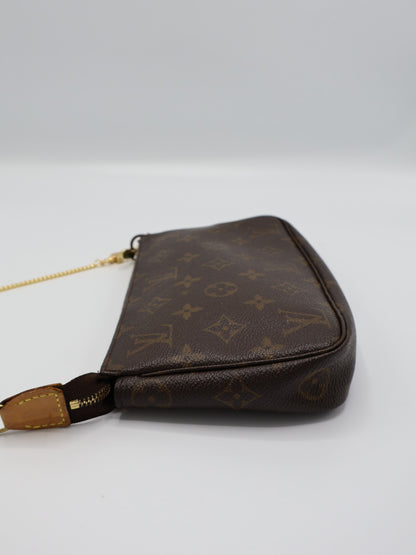 LOUIS VUITTON POCHETTE