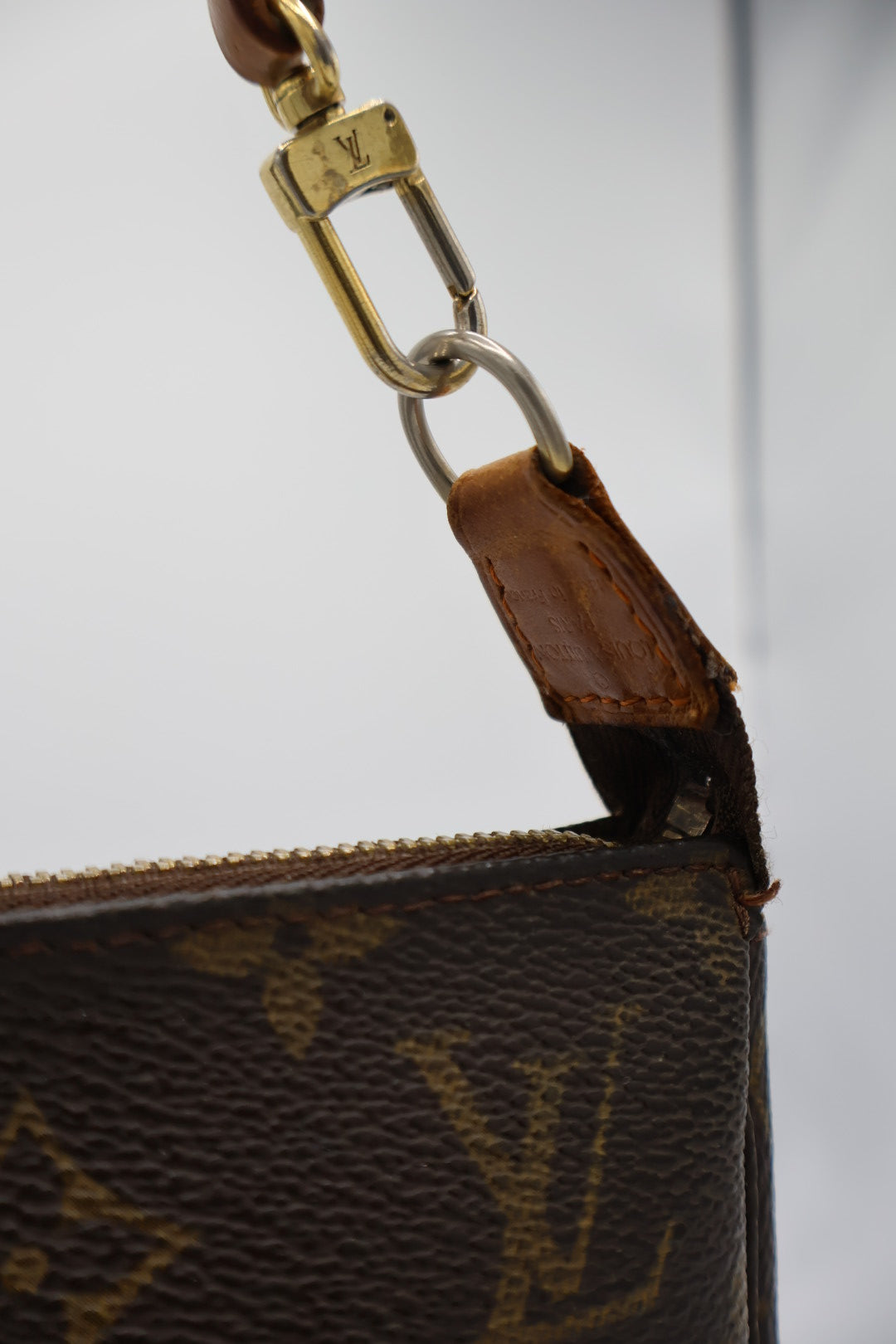 LOUIS VUITTON POCHETTE ACCESSOIRES